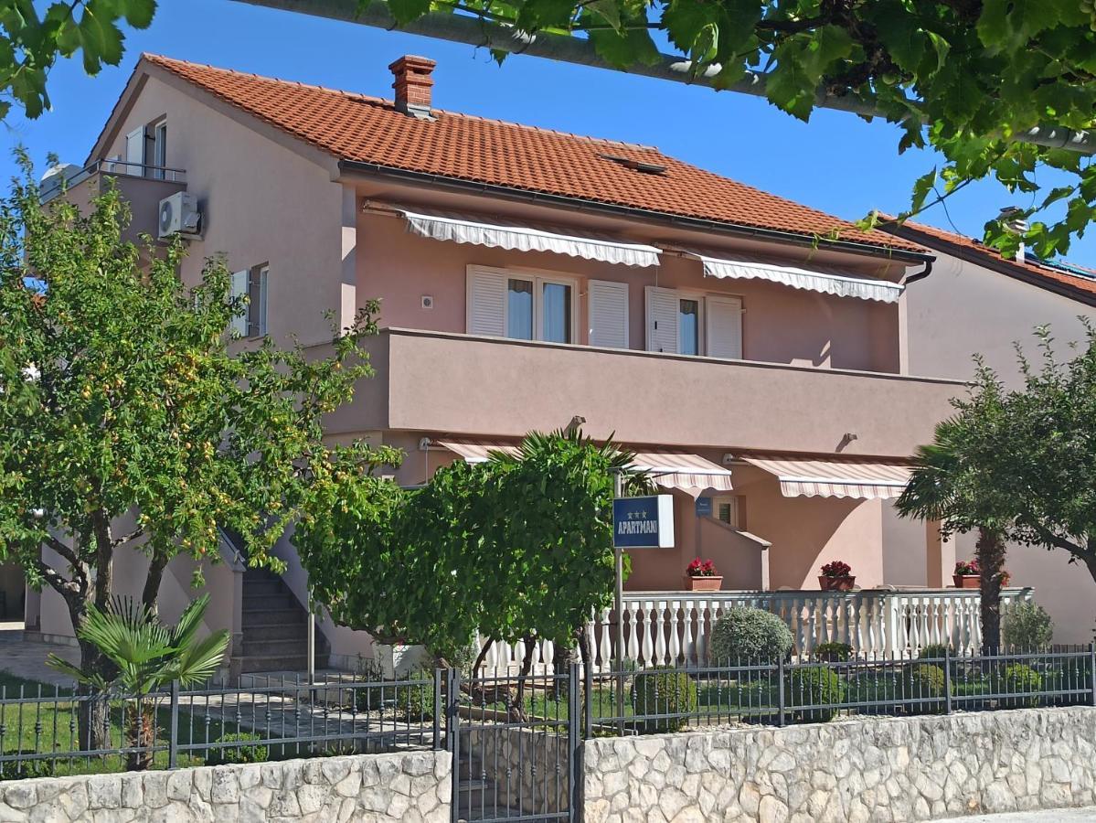 Apartmani Vesna Krk Town Buitenkant foto