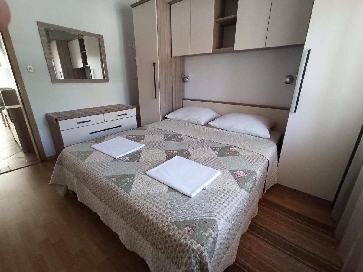 Apartmani Vesna Krk Town Buitenkant foto