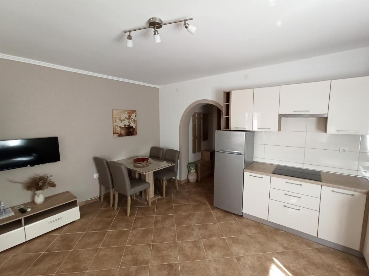 Apartmani Vesna Krk Town Buitenkant foto