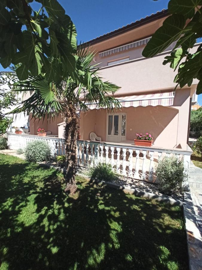Apartmani Vesna Krk Town Buitenkant foto