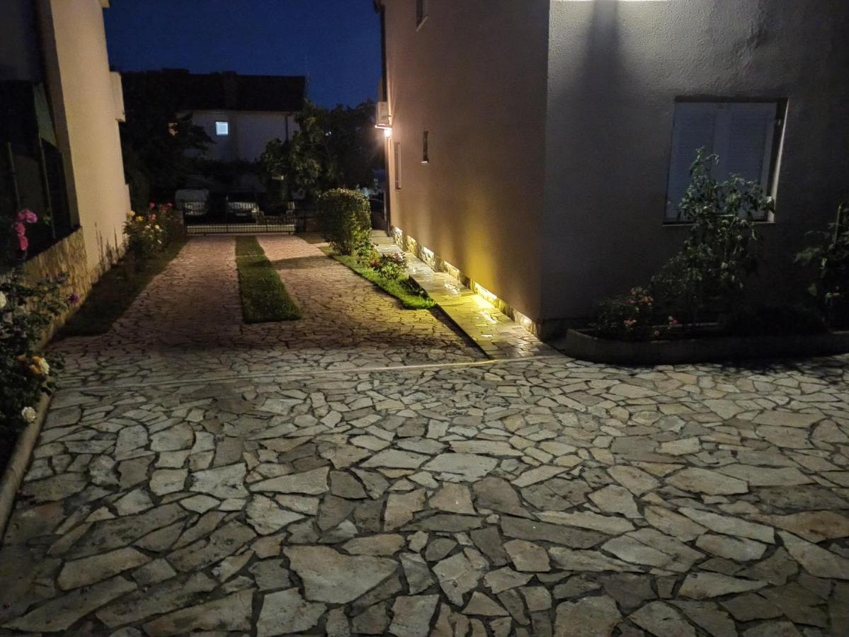 Apartmani Vesna Krk Town Buitenkant foto