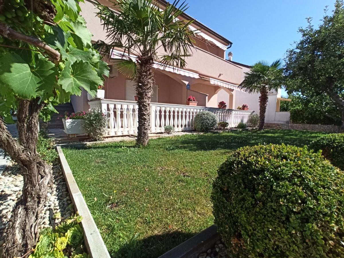 Apartmani Vesna Krk Town Buitenkant foto
