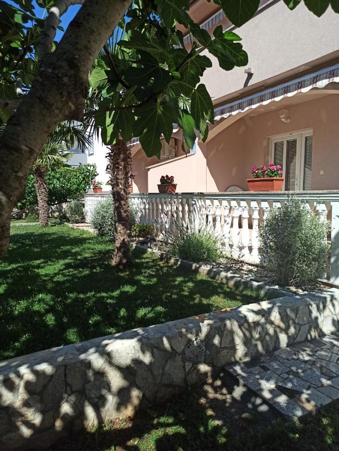 Apartmani Vesna Krk Town Buitenkant foto