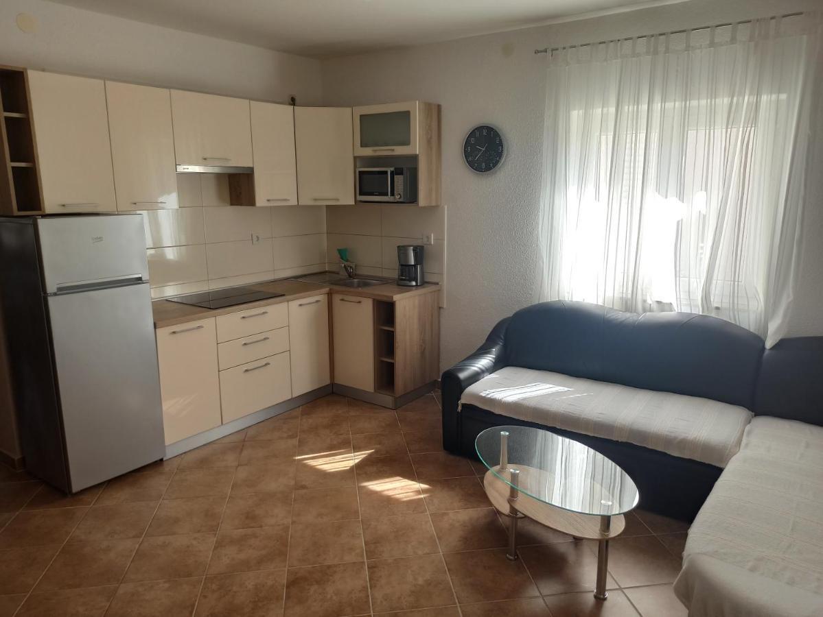 Apartmani Vesna Krk Town Buitenkant foto