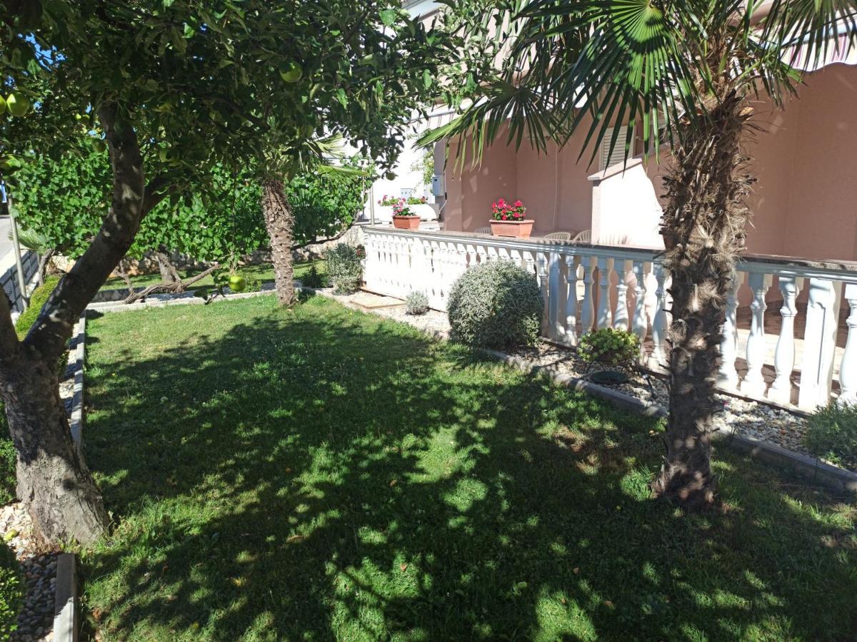 Apartmani Vesna Krk Town Buitenkant foto