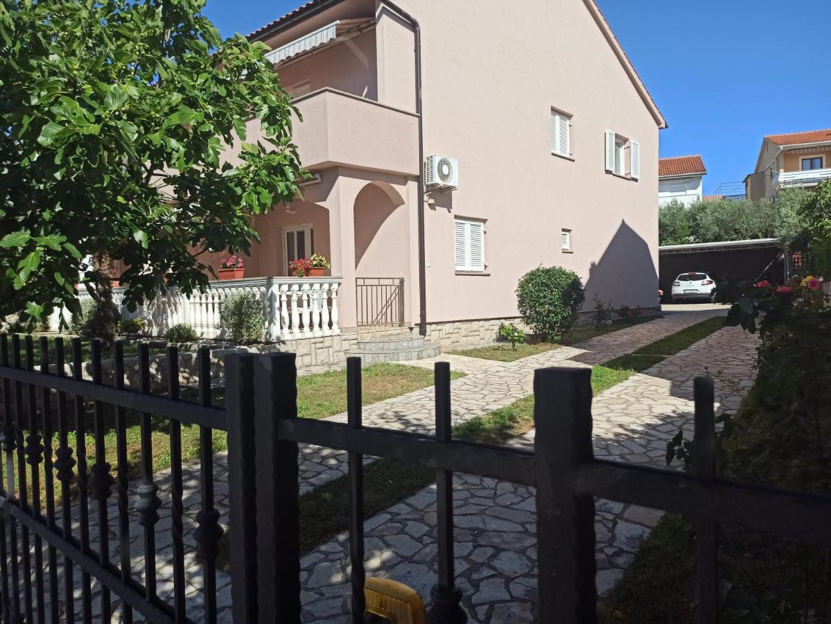 Apartmani Vesna Krk Town Buitenkant foto