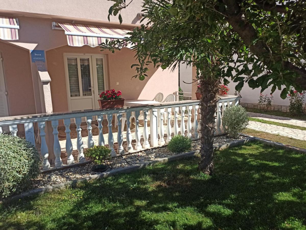 Apartmani Vesna Krk Town Buitenkant foto