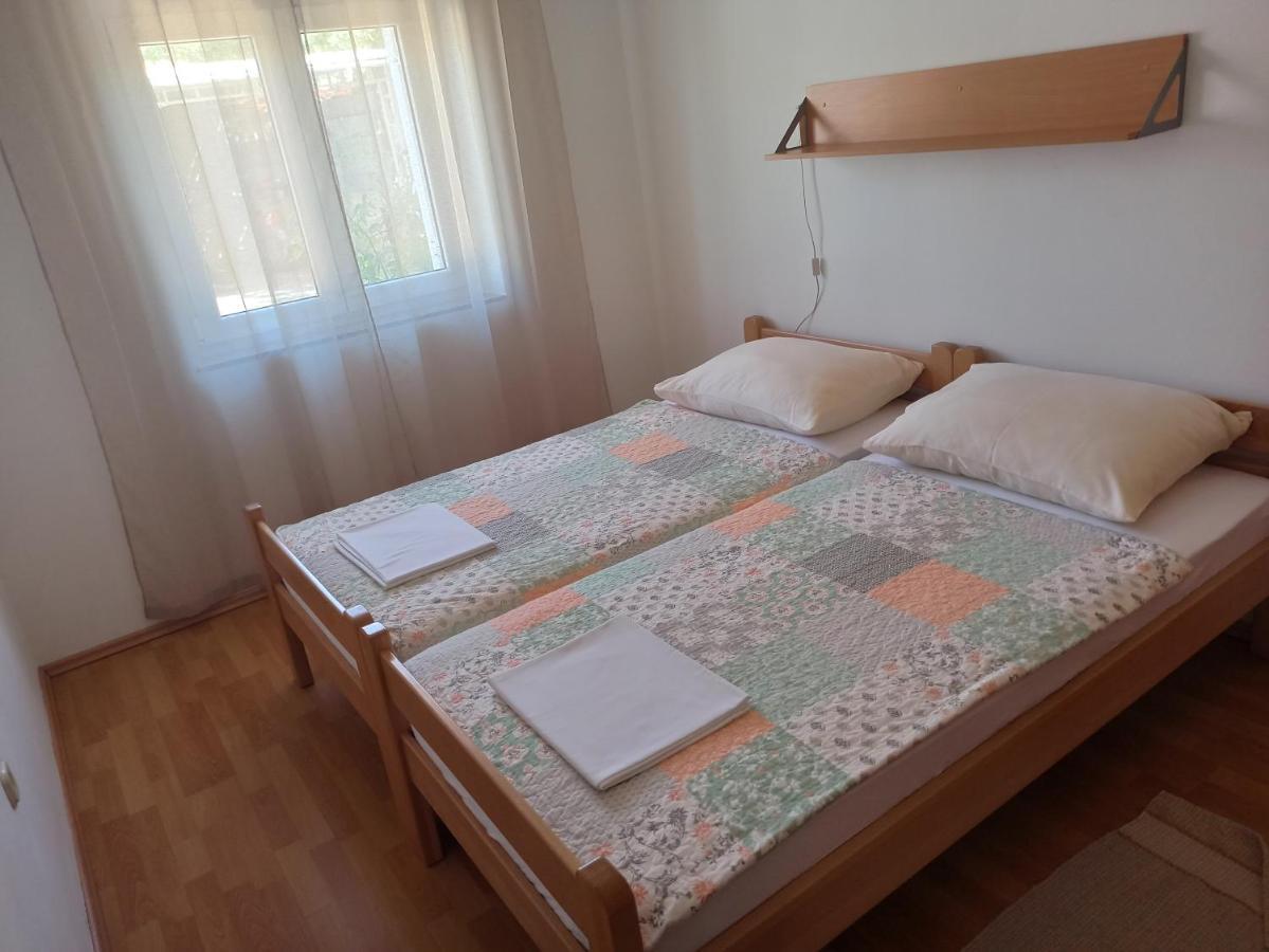 Apartmani Vesna Krk Town Buitenkant foto