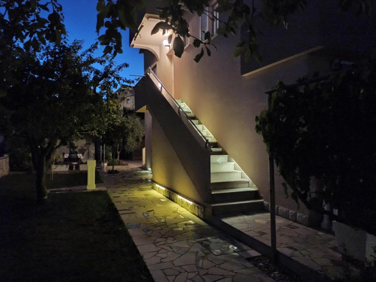 Apartmani Vesna Krk Town Buitenkant foto