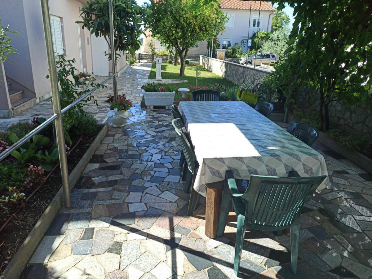 Apartmani Vesna Krk Town Buitenkant foto