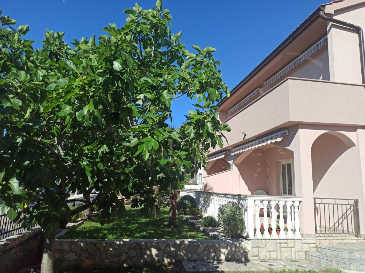 Apartmani Vesna Krk Town Buitenkant foto