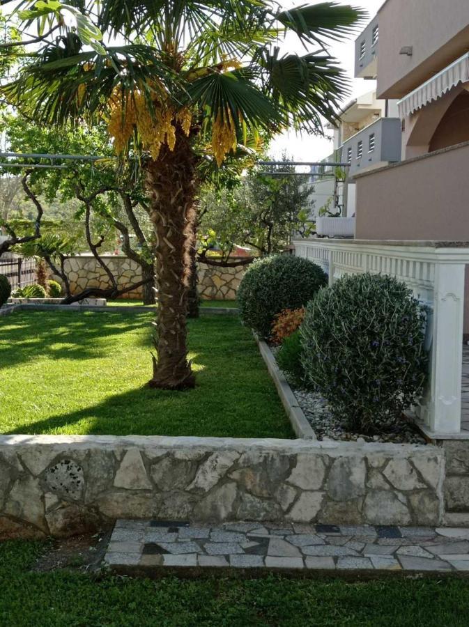 Apartmani Vesna Krk Town Buitenkant foto