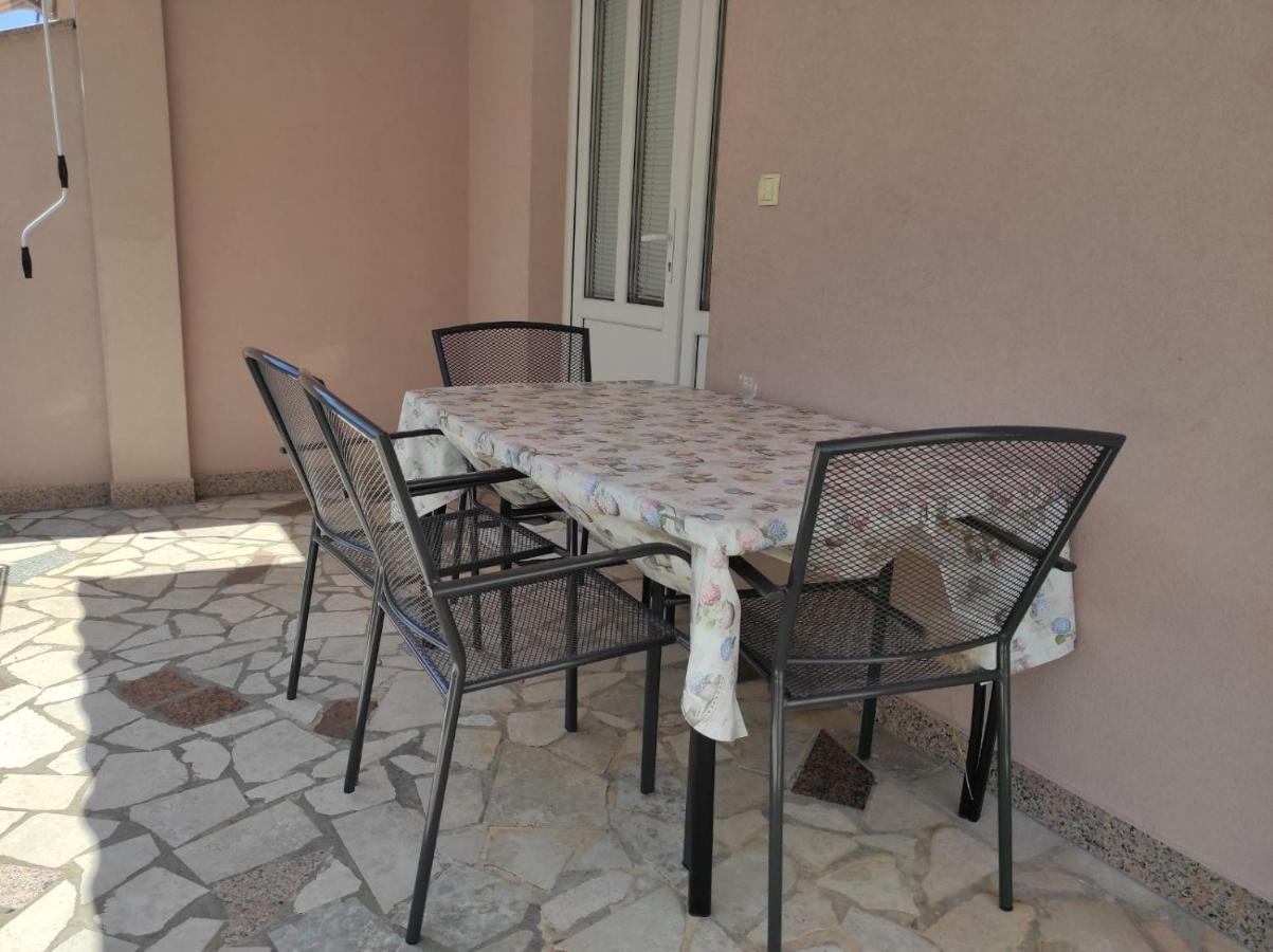 Apartmani Vesna Krk Town Buitenkant foto