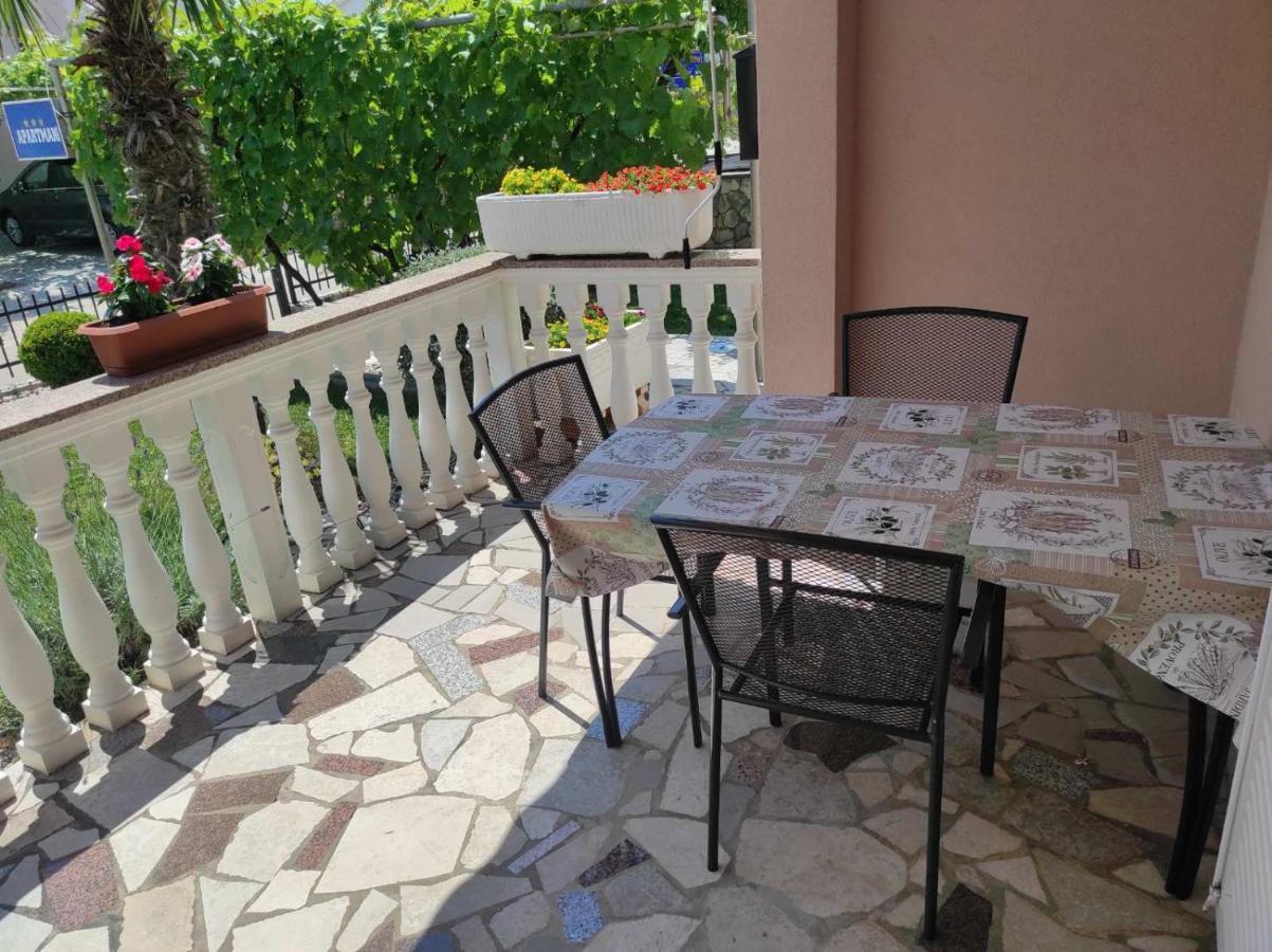 Apartmani Vesna Krk Town Buitenkant foto