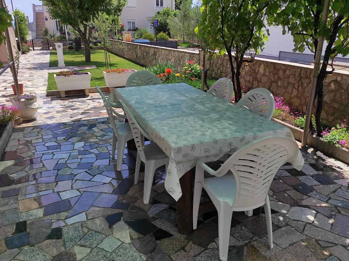Apartmani Vesna Krk Town Buitenkant foto